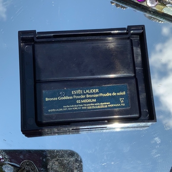 ESTEE LAUDER BRONZE GODDESS POWDER BRONZER, MEDIUM - Picture 3 of 5